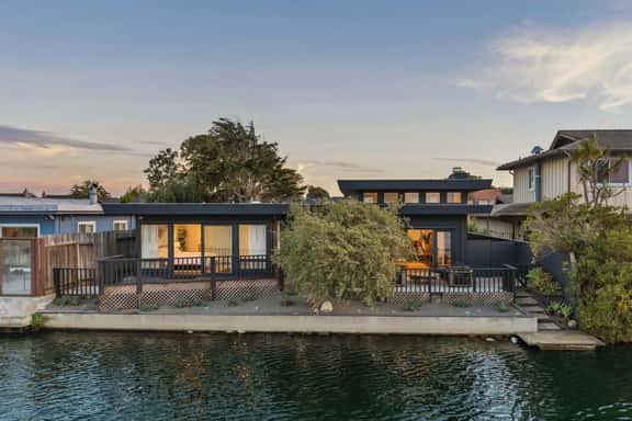 Luxury Lagoonfront Retreat | 3BR, 3BA - Image 1