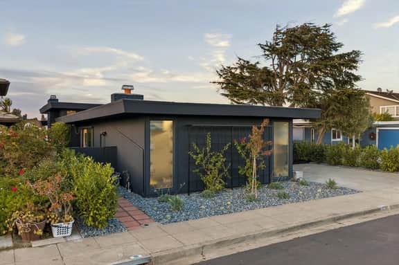 Luxury Lagoonfront Retreat | 3BR, 3BA - Image 2